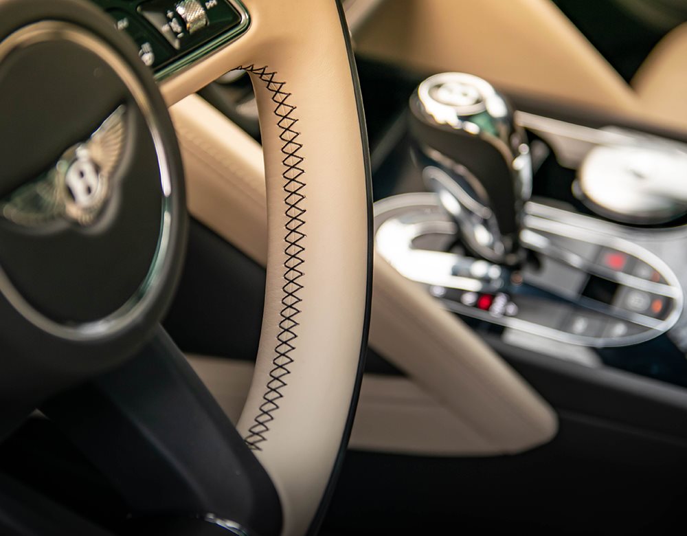 Bentley wird erstes automobiles Mitglied der Leather Working Group.